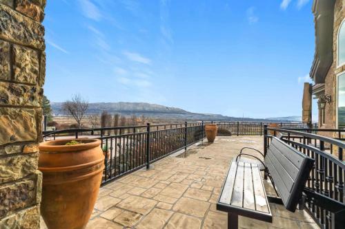 Riverton Luxury Estate with Private Pool - Family Theatre Hot Tub Gym in Bluffdale (UT)