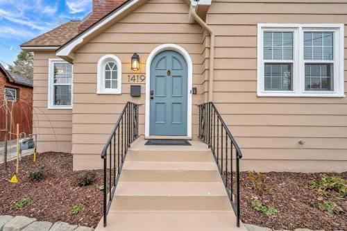 New-Near Midtown-HotTub-Firepit-Arlington Manor – khách sạn tại Reno Midtown