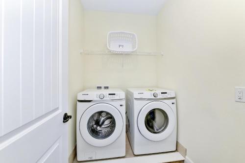 Summer Breeze Villa near Disney with Margaritaville Resort  Island H20 Waterpark Access - 2960CS Florida