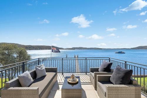 Waters Edge by Coast Hosting in Point Clare