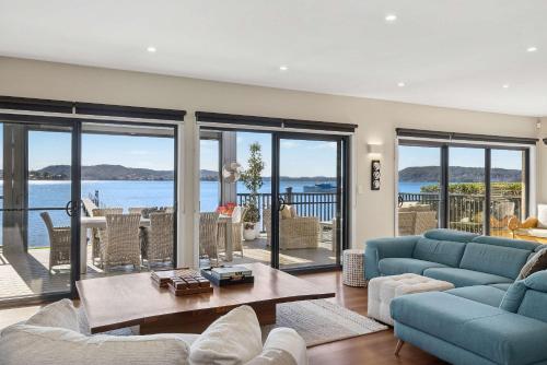 Waters Edge by Coast Hosting in Point Clare