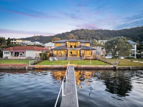 Waters Edge by Coast Hosting in Point Clare