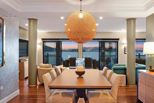 Waters Edge by Coast Hosting in Point Clare