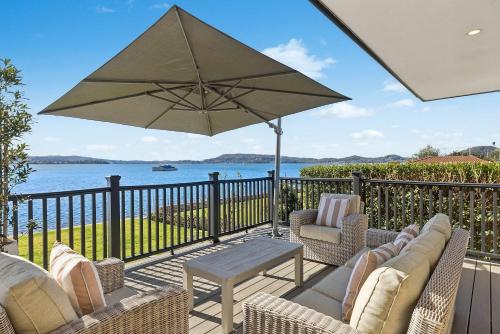 Waters Edge by Coast Hosting in Point Clare