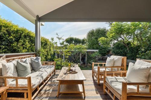 Tranquil Parkside Retreat in Willoughby + Studio - image 12