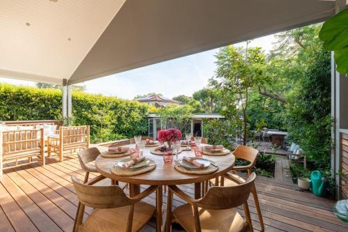 Tranquil Parkside Retreat in Willoughby + Studio - image 10