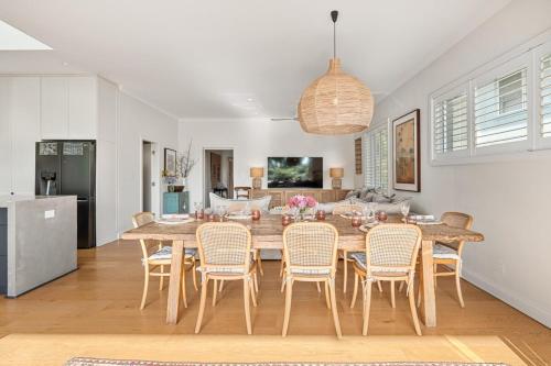 Tranquil Parkside Retreat in Willoughby + Studio - image 6