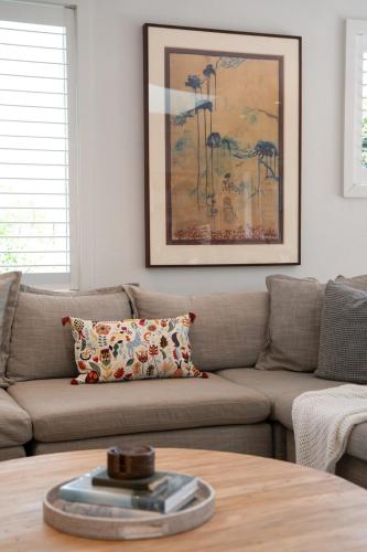 Tranquil and Spacious Parkside Retreat in Willoughby - image 5