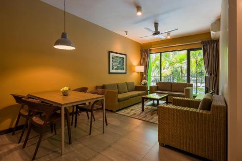 阿卡貝拉套房酒店 (Acappella Suite Hotel) in 莎阿南