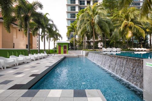 阿卡貝拉套房酒店 (Acappella Suite Hotel) in 莎阿南