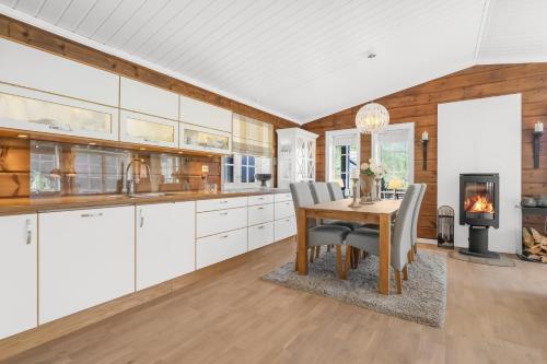 Konyha, Luxury cabin with amazing views in Mindresunde