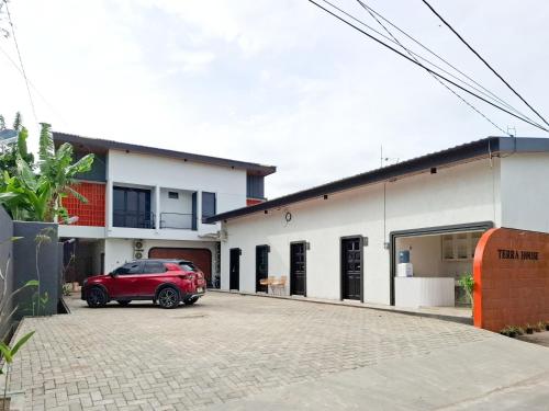 Pintu masuk, Urbanview Terra Hotel Syariah Near Stasiun Sragen by RedDoorz in Sragen