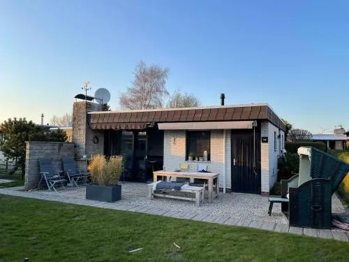Ferienhaus vor dem Deich in Butjadingen, Deutschland