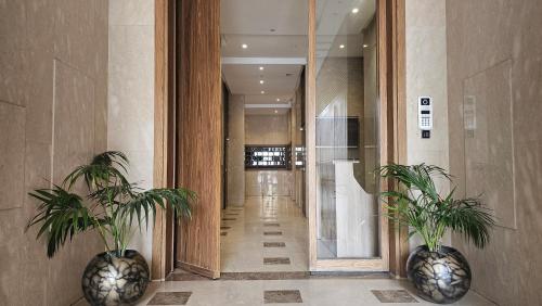 Stylish 3-Bedroom Apartment in Maarif - AC, Fast WiFi & Secure Parking, Casablanca