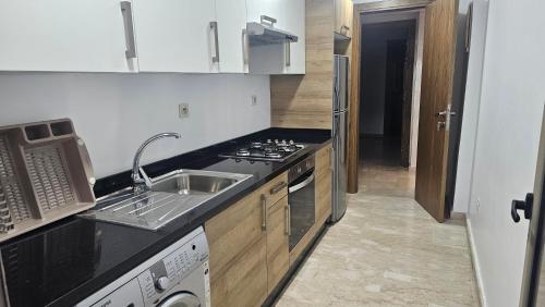 Stylish 3-Bedroom Apartment in Maarif - AC, Fast WiFi & Secure Parking, Casablanca (foto 2)