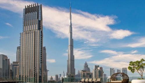 GYL Holiday Homes I Luxury Retreat Apt with Burj Khalifa Pool View I Near Dubai Mall, Дубай (фото 5)