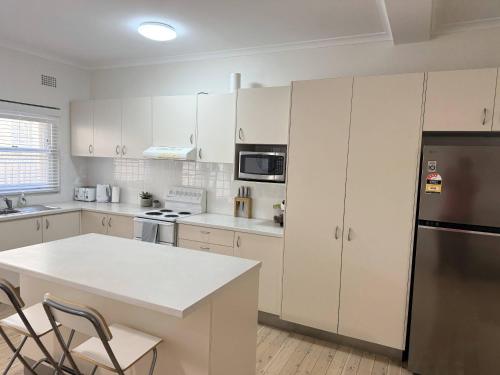 kuhinja, Stunning Ground Floor Apt with Ocean Views in Cronulla