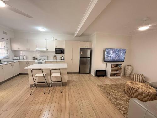 Sadržaji, Stunning Ground Floor Apt with Ocean Views in Cronulla