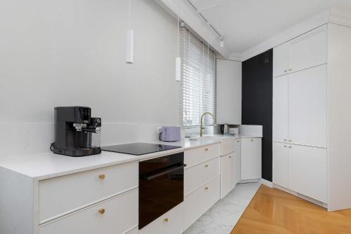Elegant Apartment with Parking Space and Balcony by Noclegi Renters - image 3