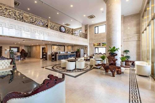 酒店外观, 艾伦江景酒店 (Aaron Riverview Hotel) in 万象