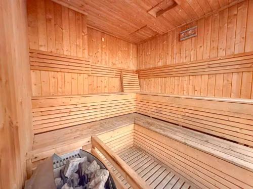 Modern Luxury Stylish 2BR Near Downtown Aykon C - main image