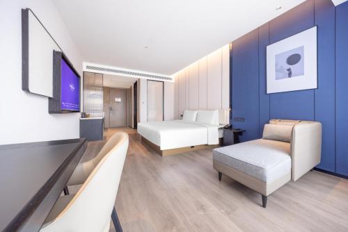 room detail thumbnail 1