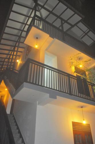 Sunny's Hide Out - image 2
