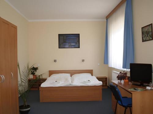 1 queen bed