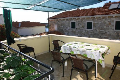  Apartment Matej in Postira