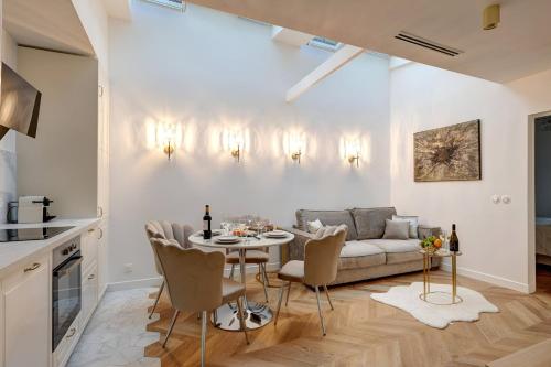 TBS 204 - Prestigious suite near Champs-Élysées