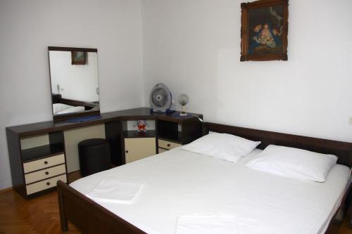  Apartment Matej in Postira