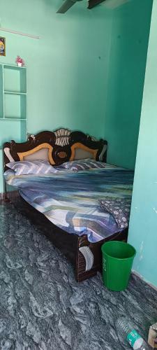1 king bed, 2 queen beds, 1 double bed