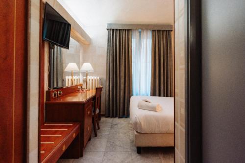 Hotel Chelsea Room Type - Small Double Room