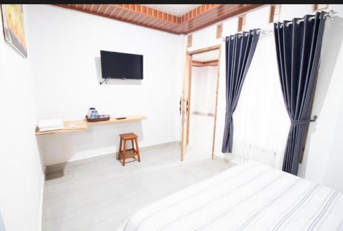 Toms holidayInn in Vazhoor
