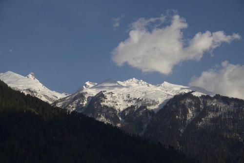 Marina Group of Hotels Arjun kuttir cottage #Atithi Devo Bhava Best hotel in manali #Five-star feeling# Mall Road 3 km # Hotels Best Prices Guaranteed with Deals#Free Parking – Manali, PA