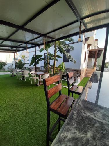 ผับ/เลาจน์, Villa Hania in แมนนาวเก็ท