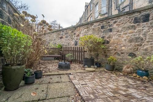 Georgian Elegance with Patio Garden West End - Pass the Keys - image 6