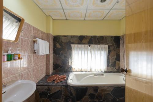 Kata Palace Phuket Hotel Room Type - Standard Queen Room