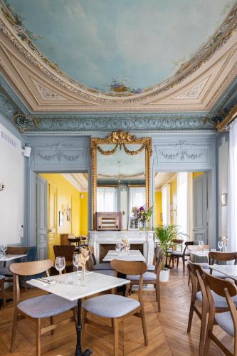 Restaurant, Le Charmant Hotel in Saint-Ouen