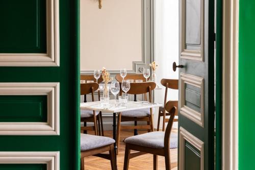 Restaurant, Le Charmant Hotel in Saint-Ouen