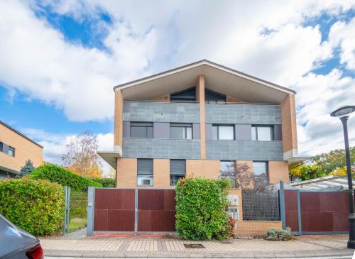 Gran chalet con amplio jardín próximo a Pamplona gîte à louer Zuriáin