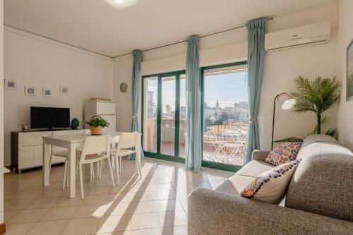 GuestHost - Santantonio House with balcony