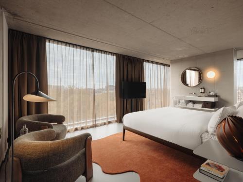 room detail thumbnail 1