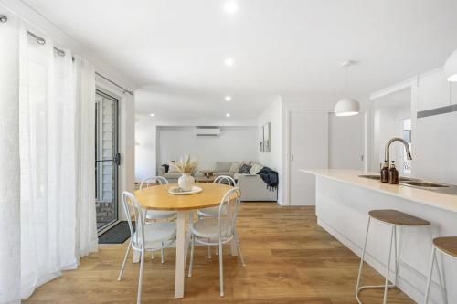Two Queen BR - Modern & Moments from the city! – khách sạn tại Newtown