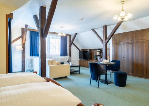 room detail thumbnail 1