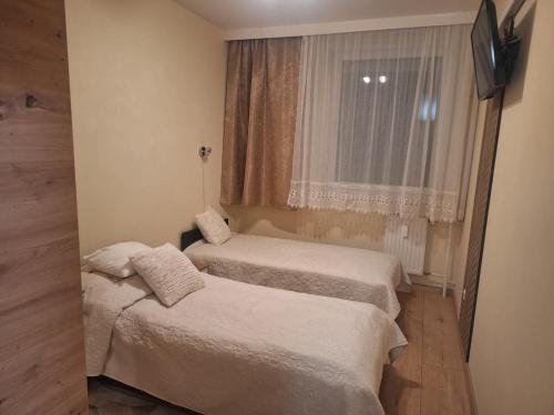 Gvadányi Rezidencia Budapest with free Parking&Wifi double AC&SmartTV 3