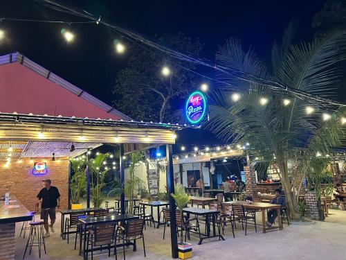 Exterior view, David's Hostel & Restaurant in Koh Rong