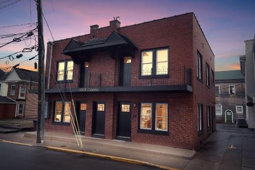 Downtown Rustic KY Retreat, Columbia House Unit B in Somerset (Kentucky)