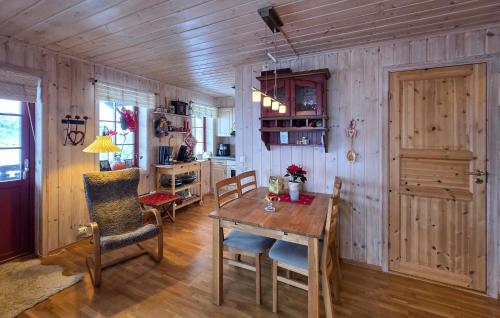kuchyně, Amazing Apartment In Edland With House Sea View in Edland