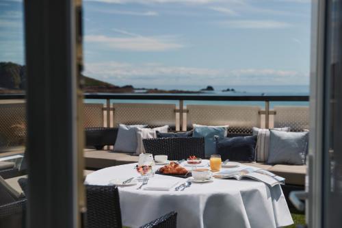 balkon/taras, L’Horizon Beach Hotel & Spa in Saint Brelade